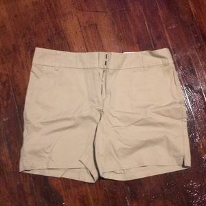 Loft 6” khaki shorts